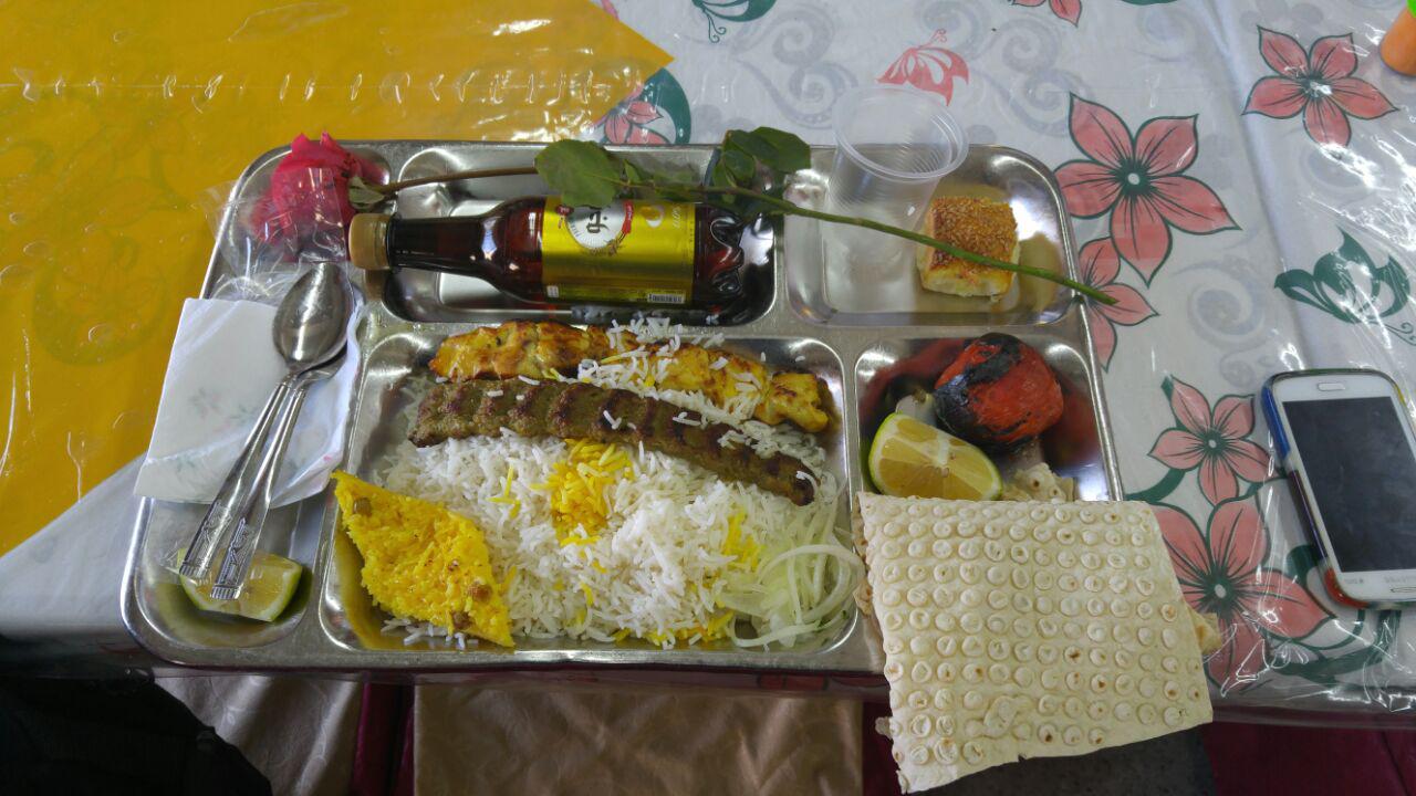 عکس:: غذای ویژه دانشگاه شیراز برای روز دانشجو