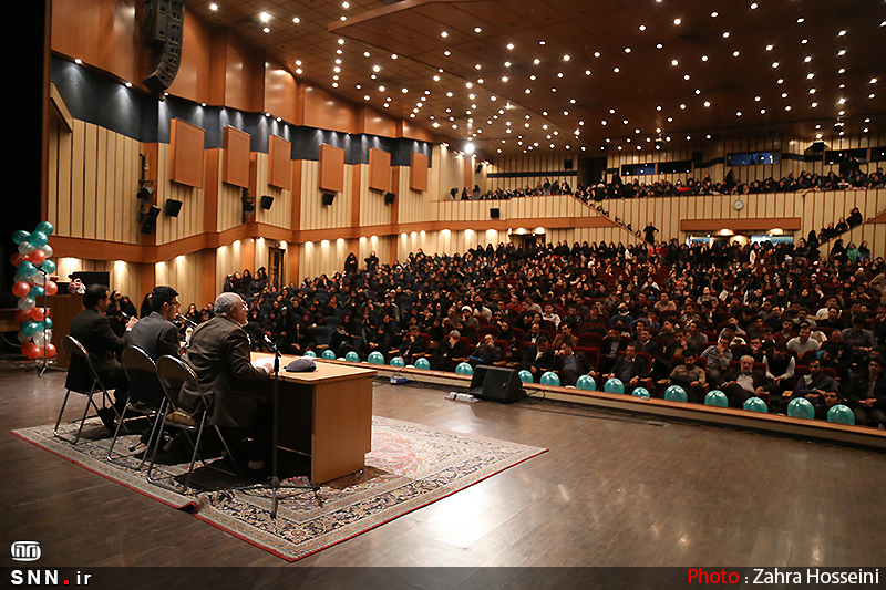 مناظره مهدی بلوکات و حق شناس در دانشگاه علوم پزشکی شهید بهشتی