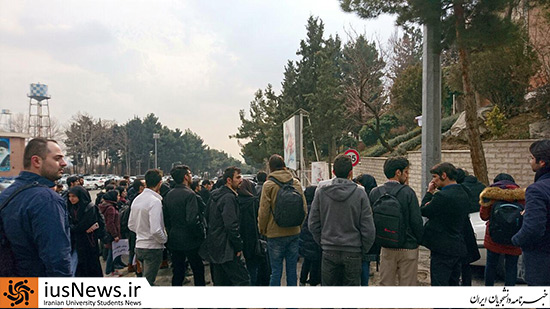 تجمع اعتراضی دانشجویان دانشگاه شهید بهشتی نسبت به ابلاغیه جدید آموزشی +عکس