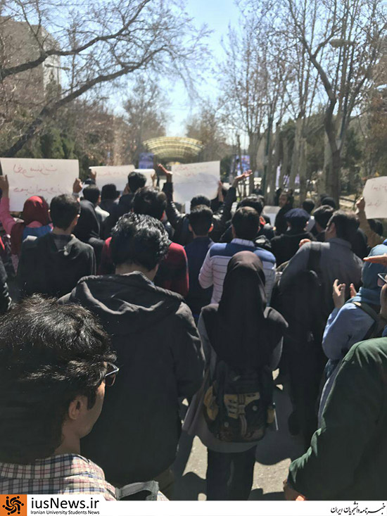 تجمع دانشجویان دانشگاه تهران در اعتراض به قوانین سنوات