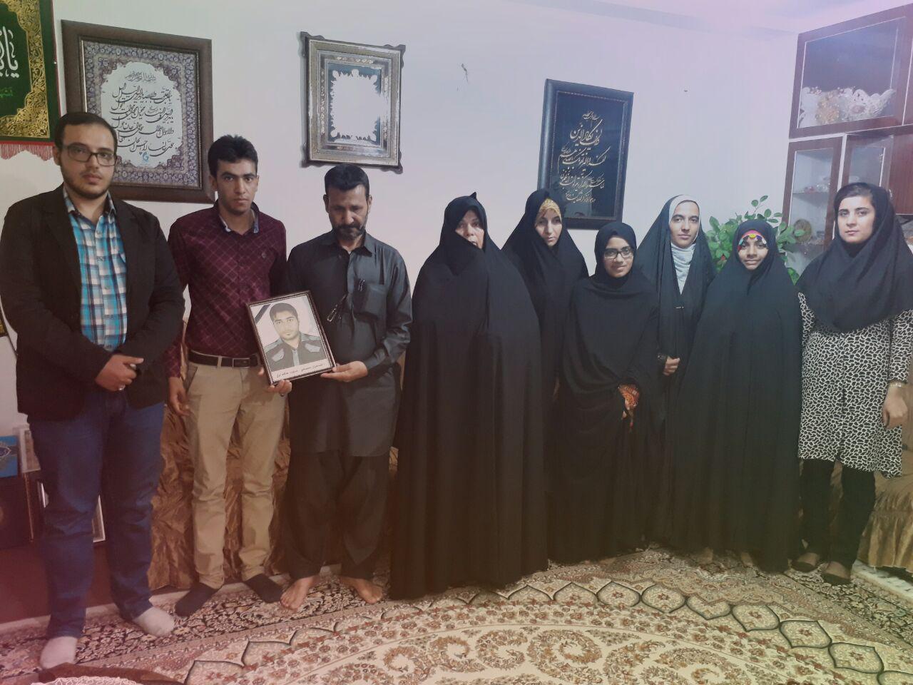 تصاویر دیدار اعضای انجمن اسلامی دانشجویان دانشگاه دریانوردی چابهار با خانواده شهدا
