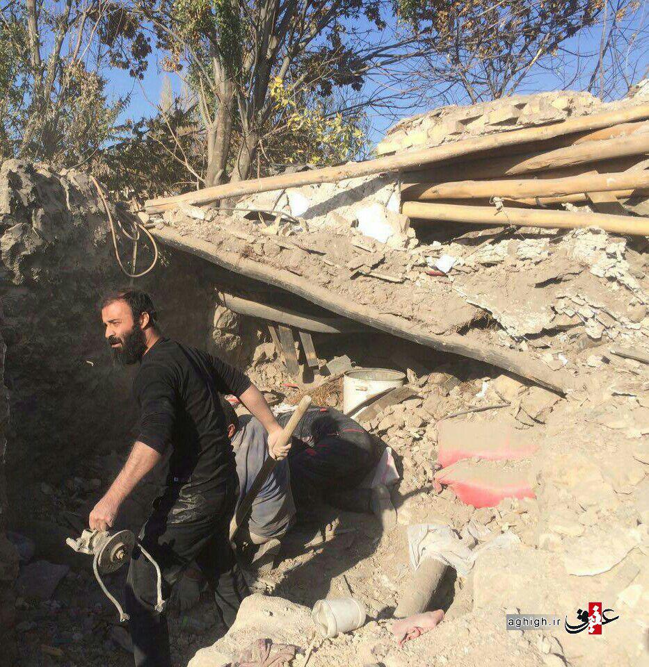 عکس:: عبدالرضا هلالی در مناطق زلزله زده