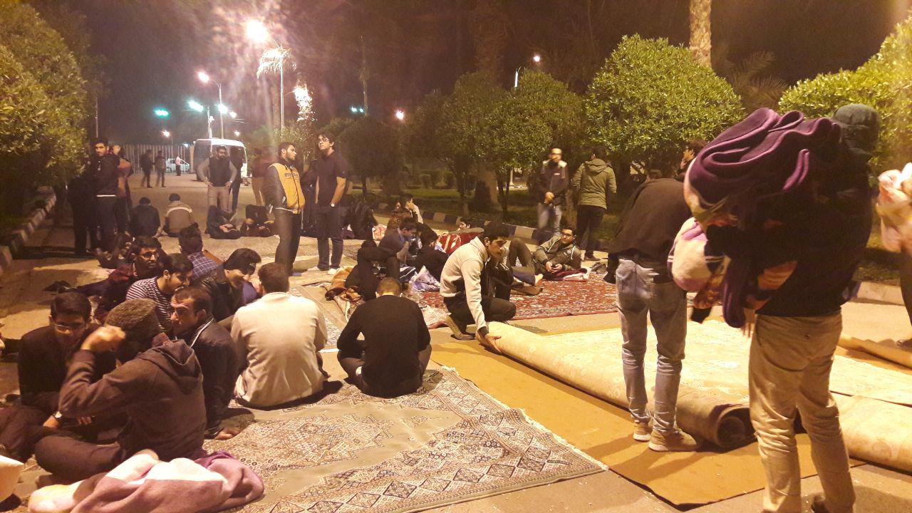 عکس:: تحصن شبانه دانشجویان دانشگاه صنعت نفت
