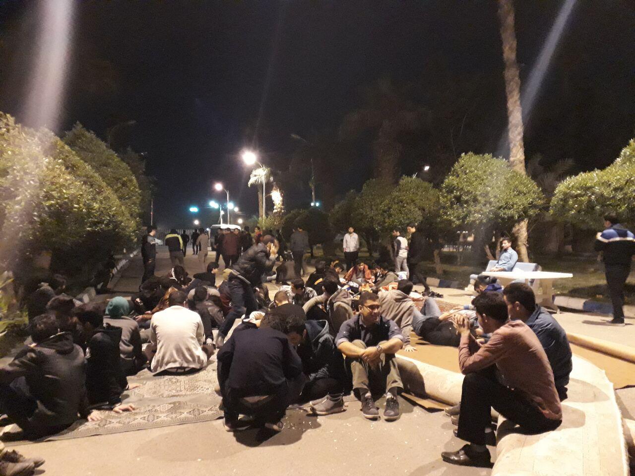 عکس:: تحصن شبانه دانشجویان دانشگاه صنعت نفت