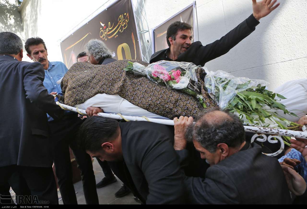 حاشیه‌های تشییع جنازه ناصر ملک مطیعی