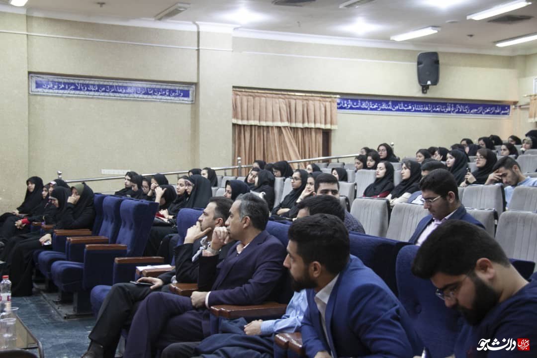 مطالبات دانشجویان دانشگاه آزاد اهواز از ریاست واحد +تصاویر