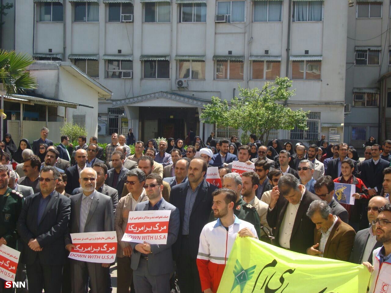تجمع دانشجویان دانشگاه آزاد رشت در حمایت از سپاه پاسداران +تصاویر