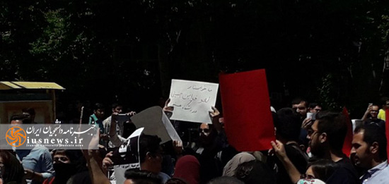 چپ‌ها علیه حجاب!/ اعتراض دانشجویان به حضور افراد با چهره غیردانشجویی +عکس