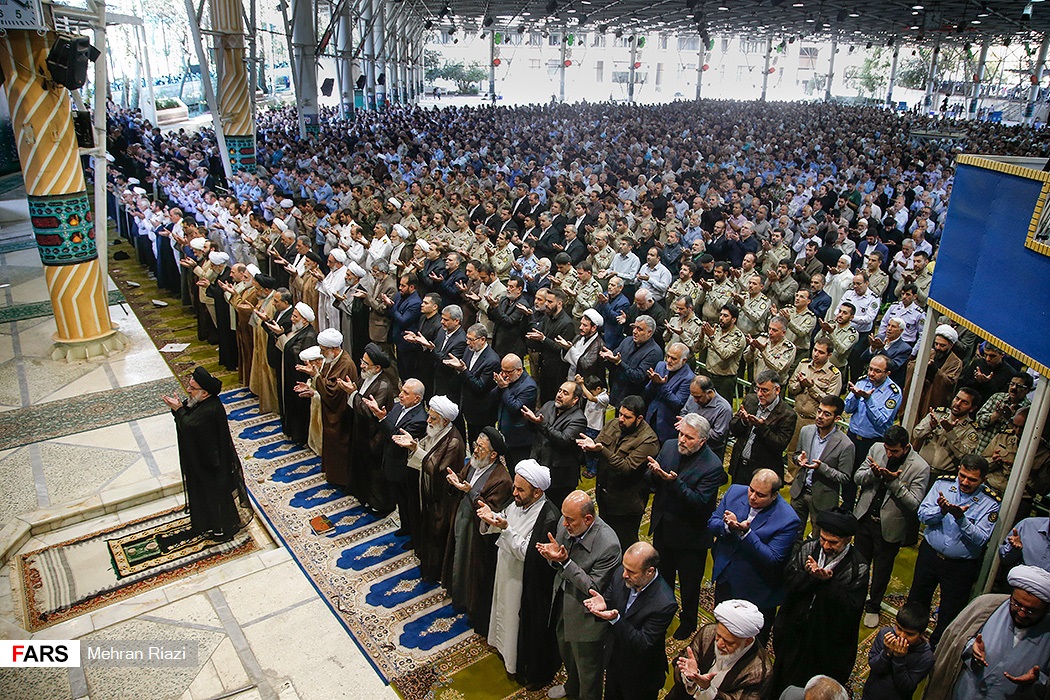 صف اول نماز جمعه این هفته تهران +عکس