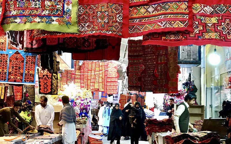 بازارهای شبانه شیراز، از شیر مرغ تا جان آدمیزاد