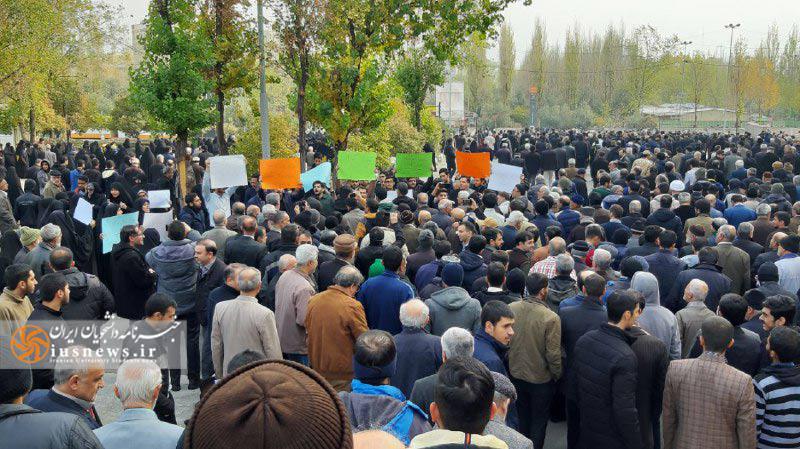 درخواست محاکمه «زنگنه» از سوی دانشجویان در نماز جمعه تهران + عکس و فیلم