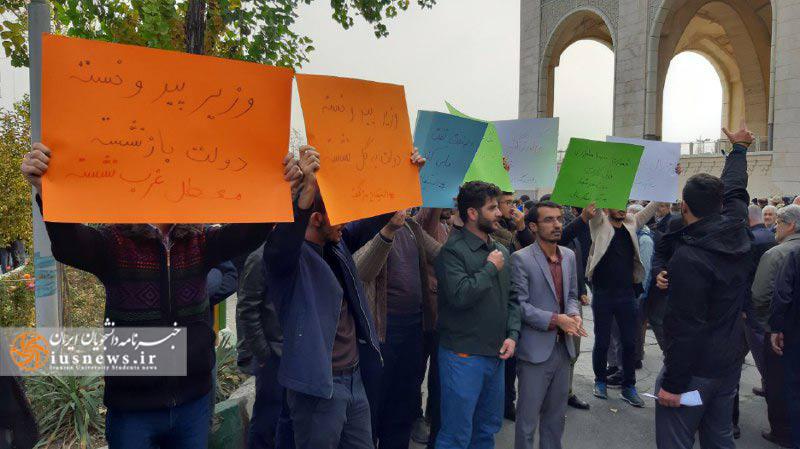 درخواست محاکمه «زنگنه» از سوی دانشجویان در نماز جمعه تهران + عکس و فیلم