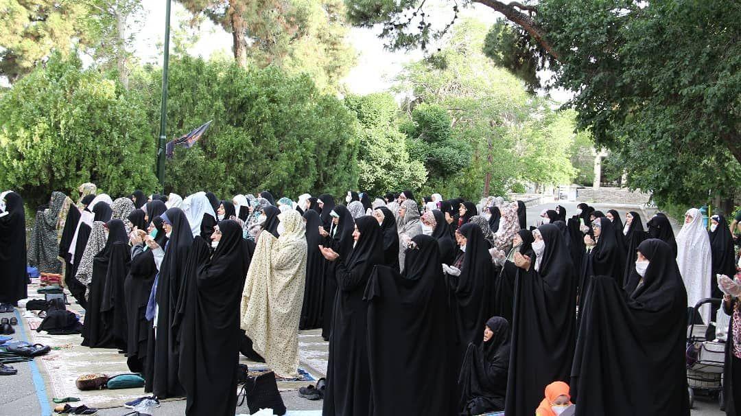 اقامه نماز عید فطر در دانشگاه تهران