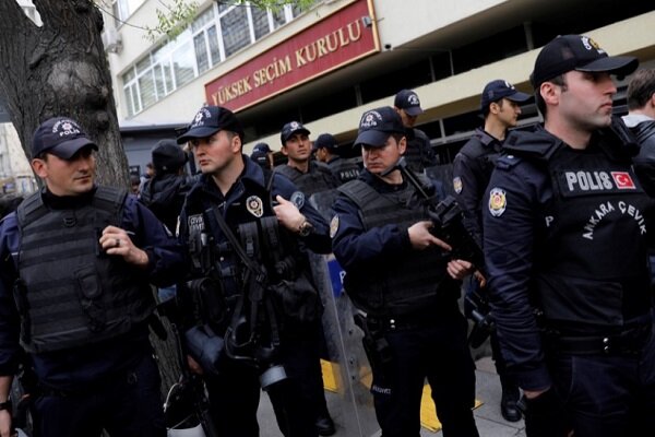 پلیس ترکیه برخی مقامات سابق را بازداشت کرد