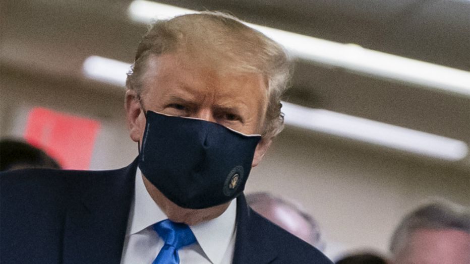 ترامپ بالاخره به زدن ماسک تن داد!
