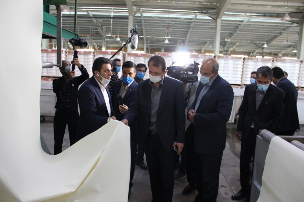 بازدید رئیس گمرک از بزرگترین کارخانه تولیدی پارچه مبلی خاورمیانه