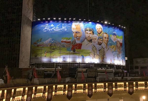 دیوار نگار جدید میدان ولیعصر| «ما ملت شهادتیم»