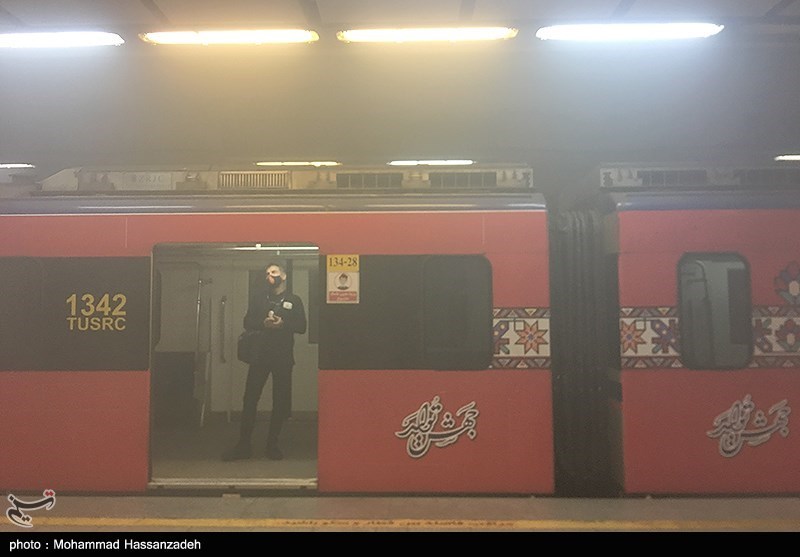 آماده‌باش اورژانس تهران در ایستگاه متروی اکباتان 