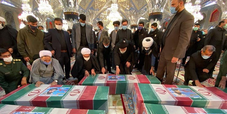 طواف و اقامه نماز بر «شهدای خان طومان» در حرم مطهر رضوی +فیلم و عکس
