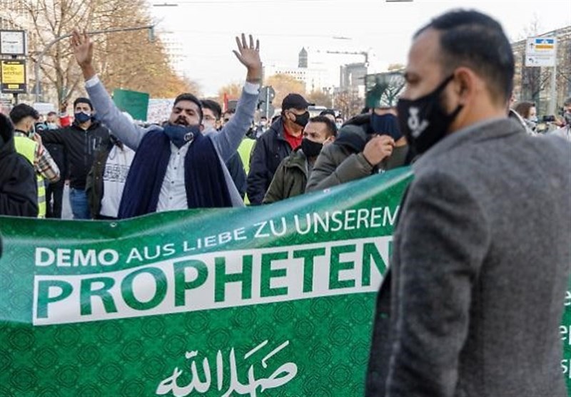 اعتراض مسلمانان در هامبورگ علیه رئیس جمهور فرانسه 