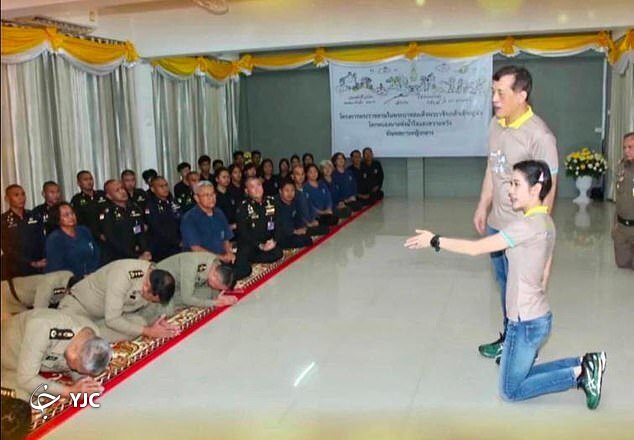 عکس جنجالی پادشاه تایلند و معشوقه در زندان!