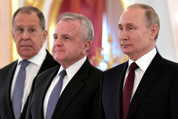درخواست بایدن از سفیر ترامپ در روسیه؛ استعفا نده