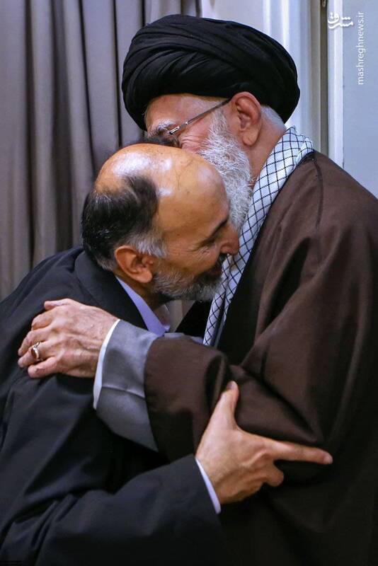 سردار حجازی در آغوش رهبر انقلاب + عکس