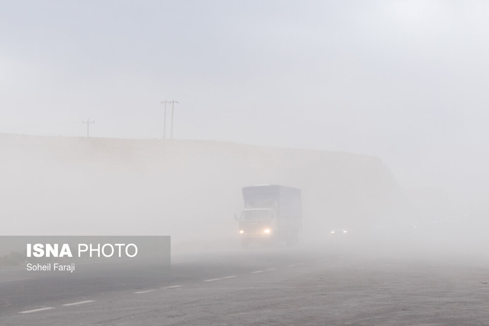 تصاویری جالب از طوفان‌های نمکی در ارومیه