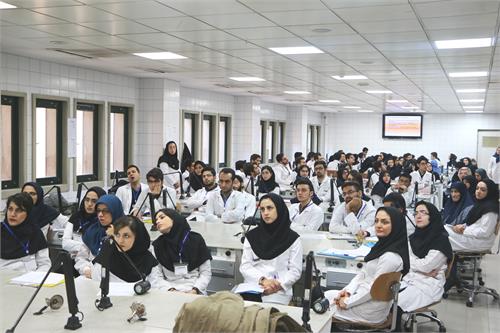 پذیرش بیش از 50 دانشجوی مازاد بر ظرفیت/ رئیس دانشگاه: به دستورات وزارتخانه عمل کردم!