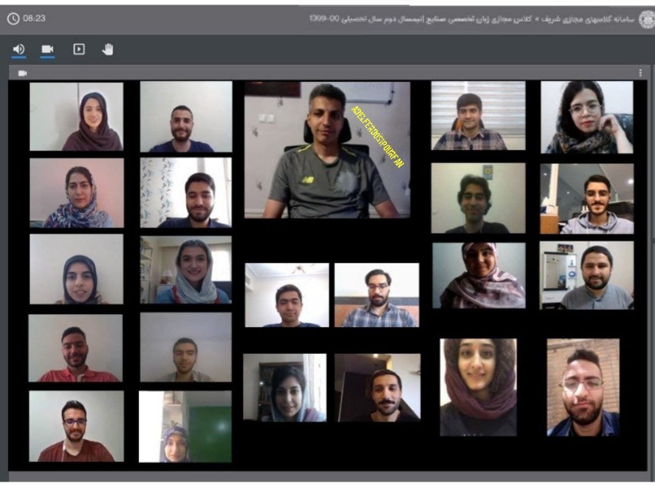 تیپ جالب عادل فردوسی پور در کلاس های مجازی 