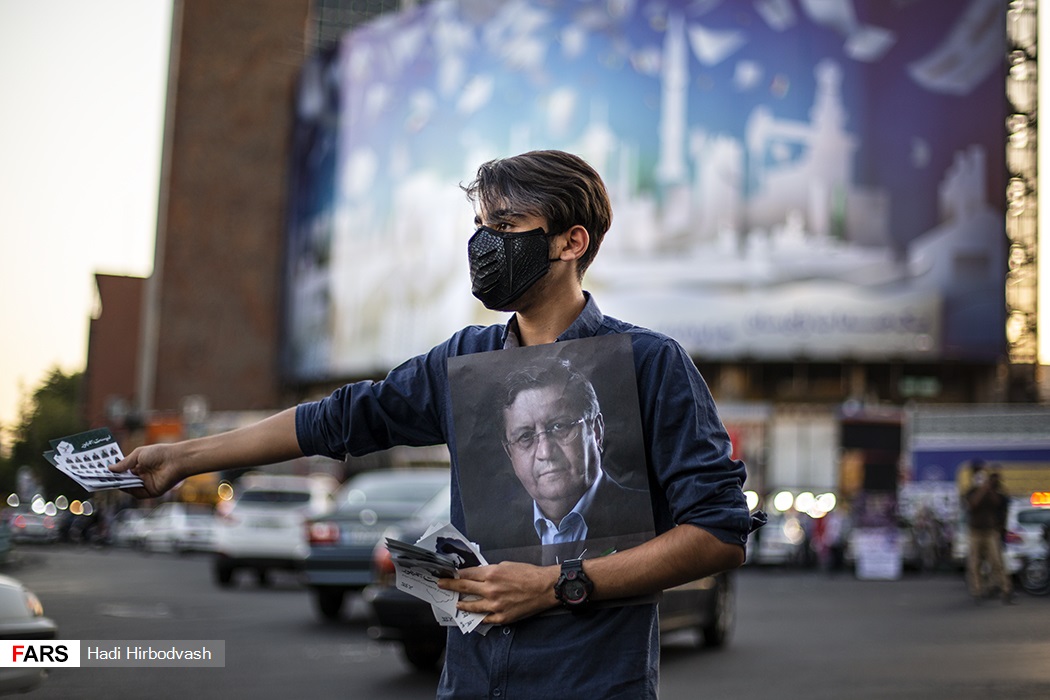 تبلیغات هواداران همتی در سطح تهران +عکس
