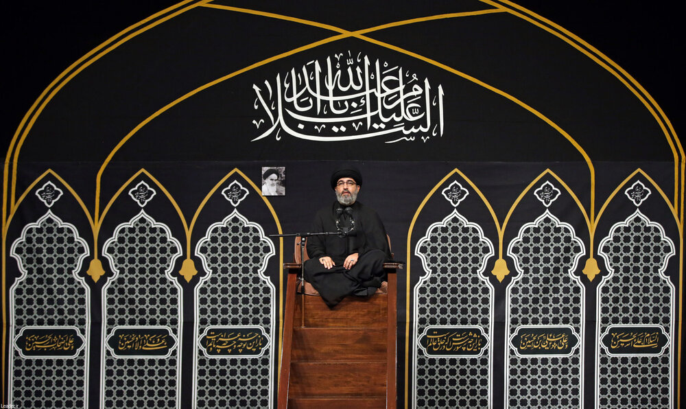 تصاویر| مراسم عزاداری شب عاشورای حسینی با حضور رهبر انقلاب