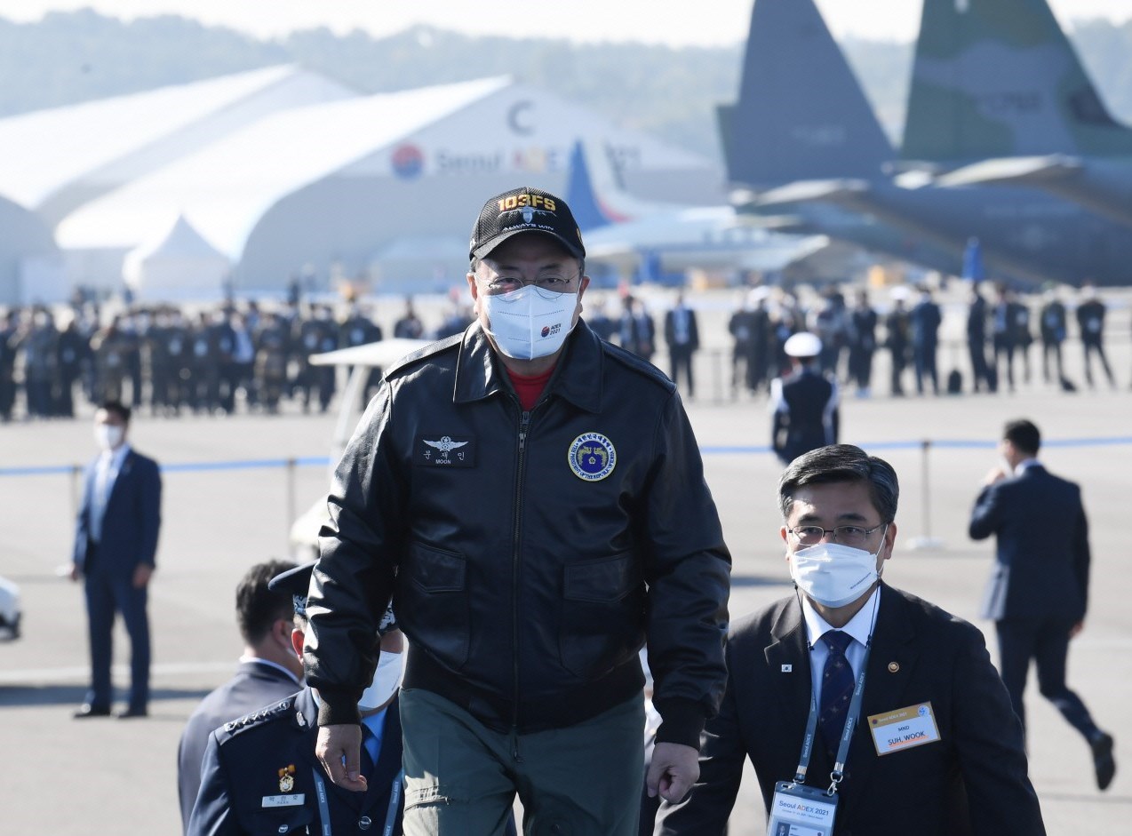 رئیس جمهور کره جنوبی در لباس خلبانی +عکس