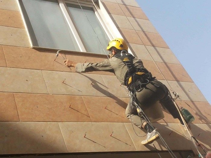 بهترین شرکت برای ارائه خدمات پیچ و رولپلاک نما کدام است؟