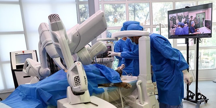 شگفت‌زدگی جراح اندونزیایی نسبت به ربات ایرانی