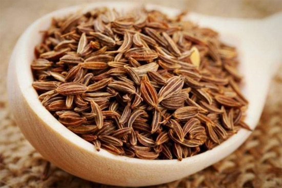 آشنایی با عرقیات گیاهی سنتی