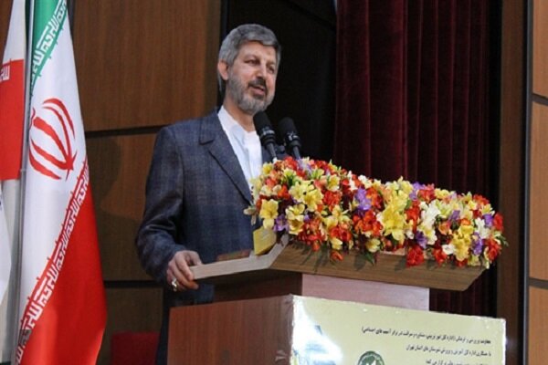 نقش تربیتی معلم از نقش تکنولوژی بیشتر است