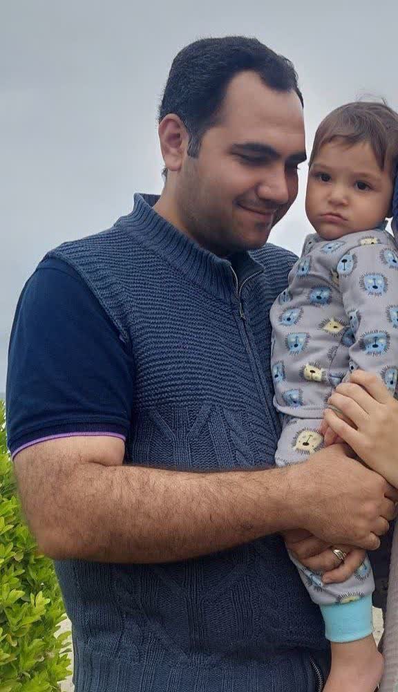 تصویری از شهید میلاد حیدری و فرزندش که درحمله امروز به شهادت رسید