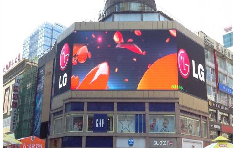 مقایسه صفحه نمایش LED در فضای باز و صفحه نمایش LED شفاف در دانشگاه