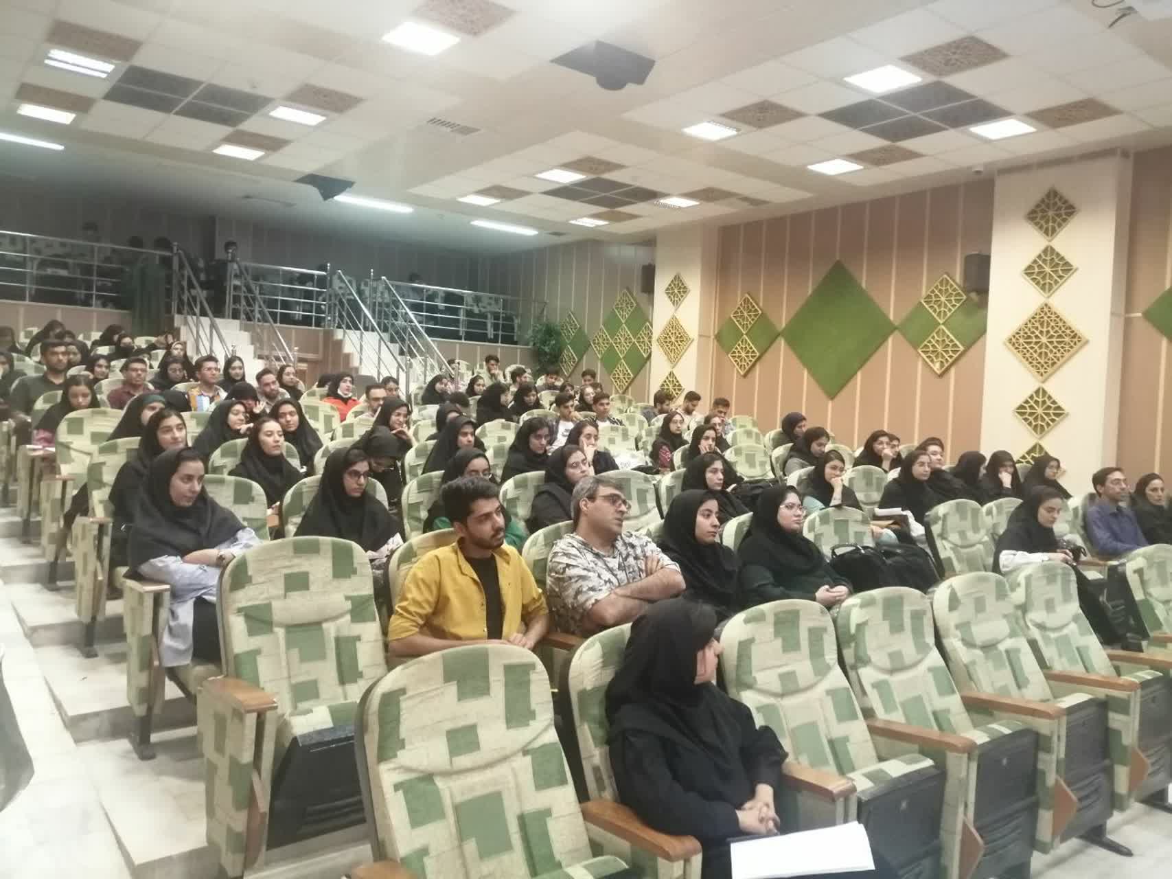 برگزاری ویژه‌برنامه‌های هفته نانوفناوری در دانشگاه علوم پزشکی یزد