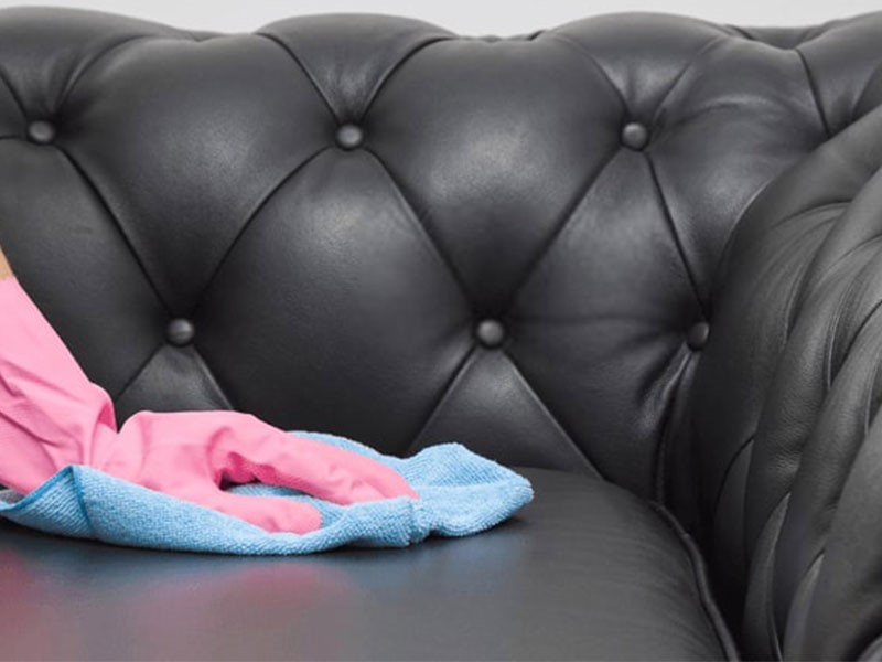 چگونه مبل چستر را تمیز کنیم؟