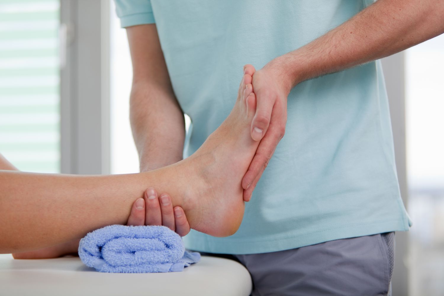 چگونه ورزشکاران میتوانند از خار پاشنه در کف پا جلوگیری کنند و یا درمانش کنند؟