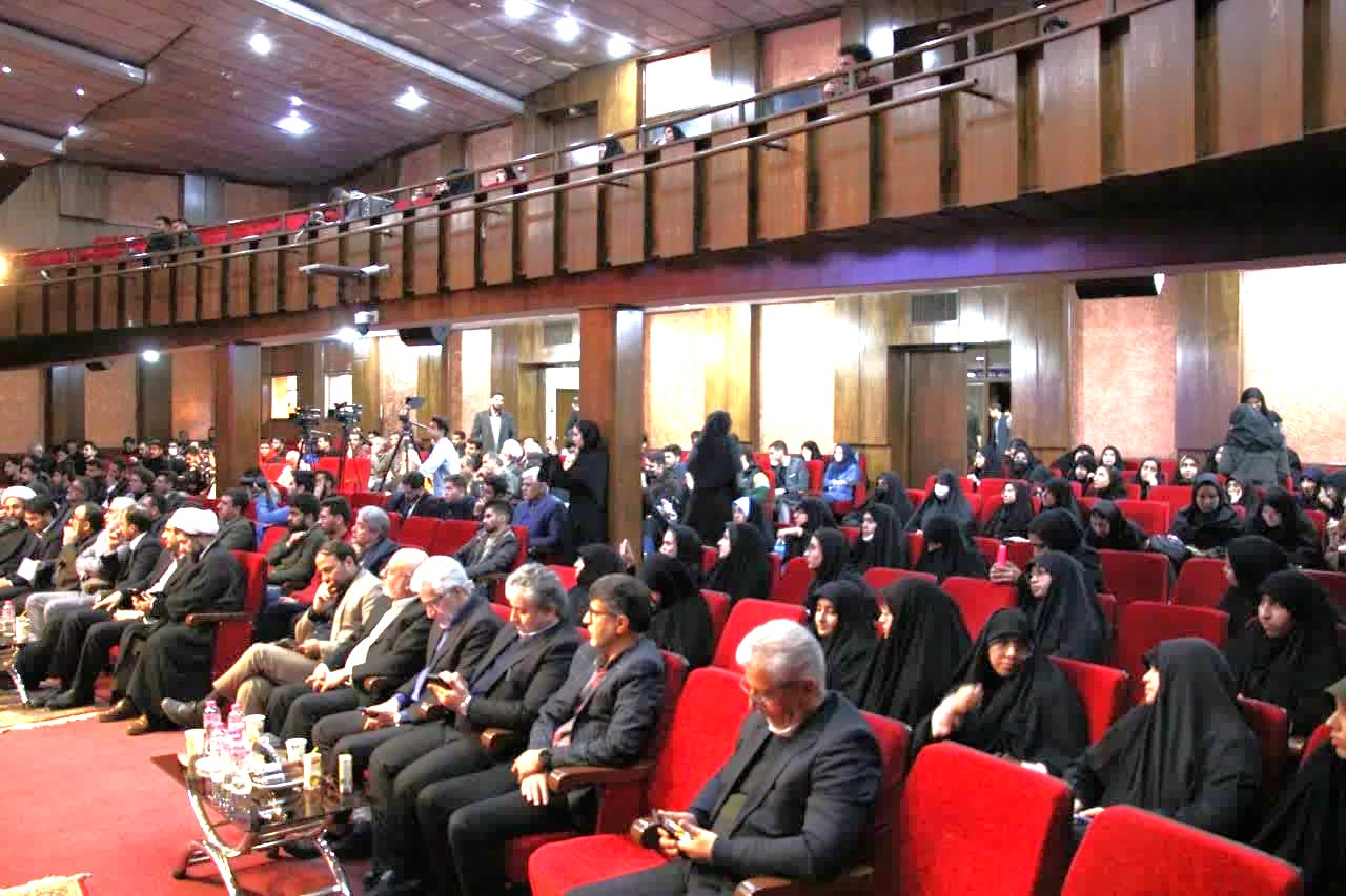 دیدار و گفتگوی استاندار خراسان رضوی با دانشجویان در دانشگاه فردوسی مشهد به مناسبت روز دانشجو