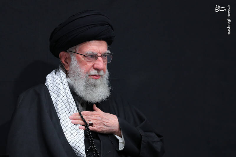  عکس/عزاداری شب شهادت حضرت زهرا (س) با حضور رهبر انقلاب