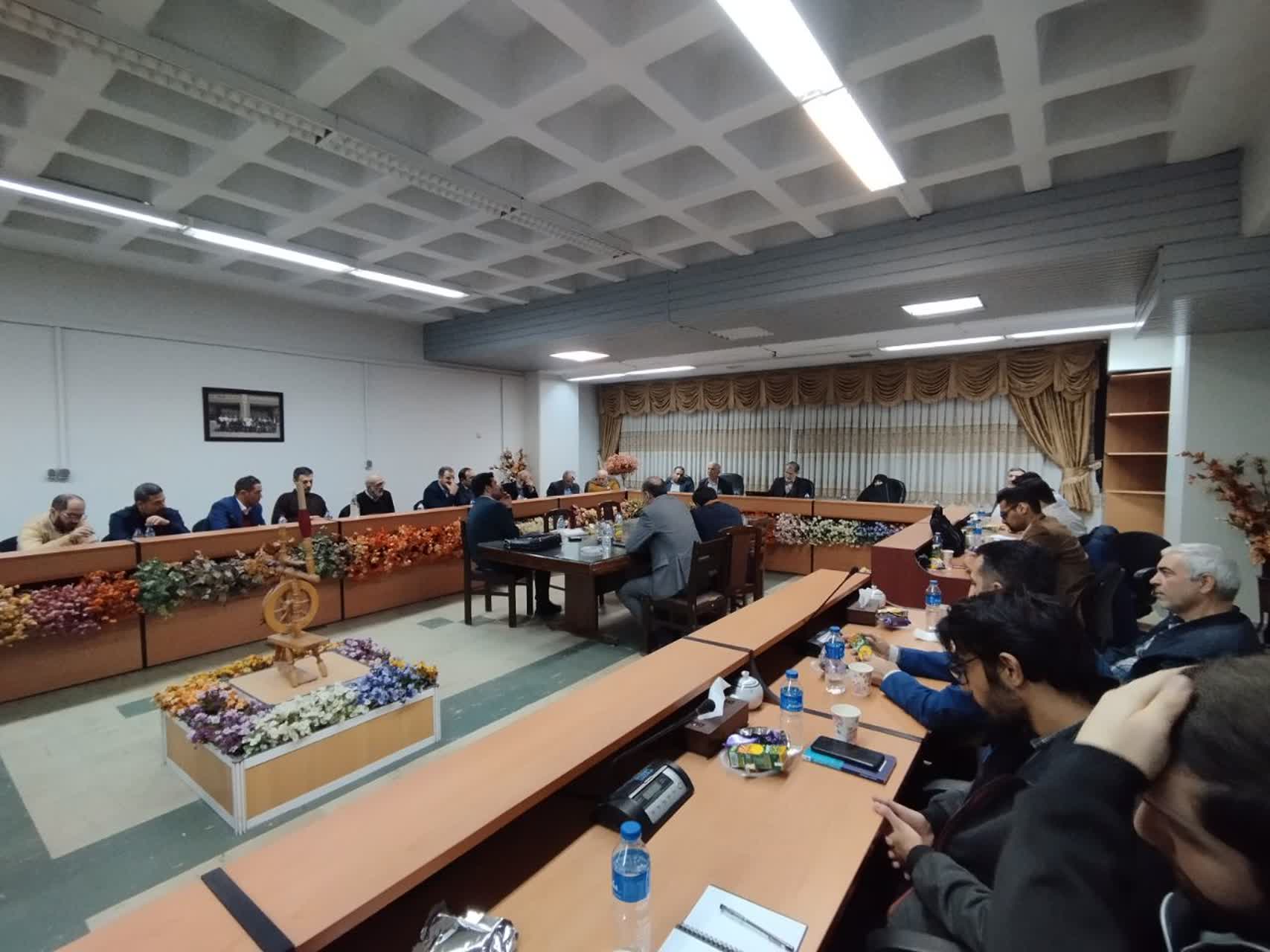 خالص سازی اسم رمزی برای حاکمیت غربگرایان است/ اگر کسی به دنبال مشارکت بالا نباشد، یا جاهل است یا خائن