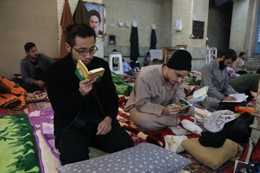 اعتکاف طلاب غیر ایرانی در قم