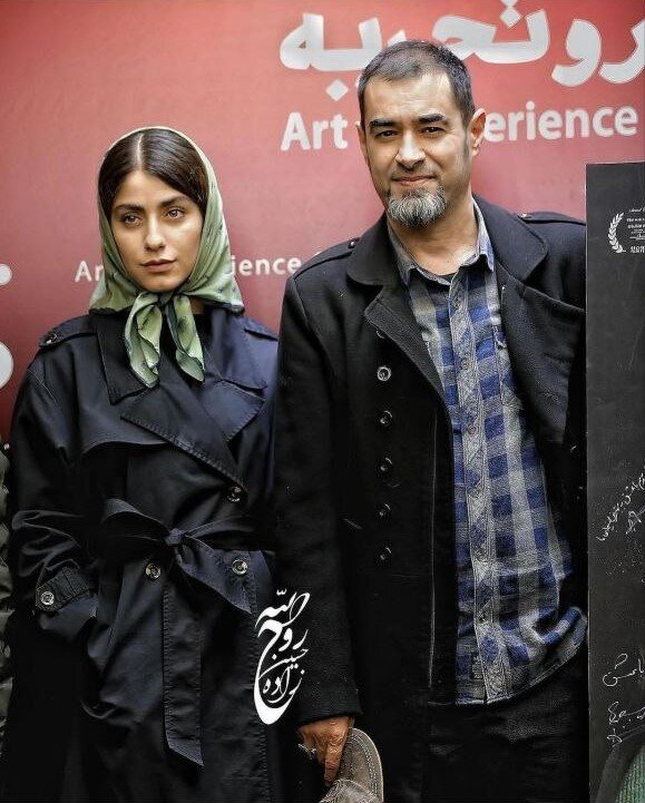 شهاب حسینی به همراه همسرش در اکران خصوصی فیلم خودش در پردیس چارسو تهران حضور یافت.