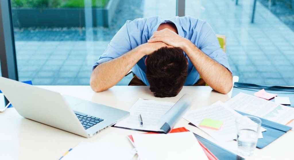 چند راهکار ساده برای غلبه بر بی‌حوصلگی در محل کار