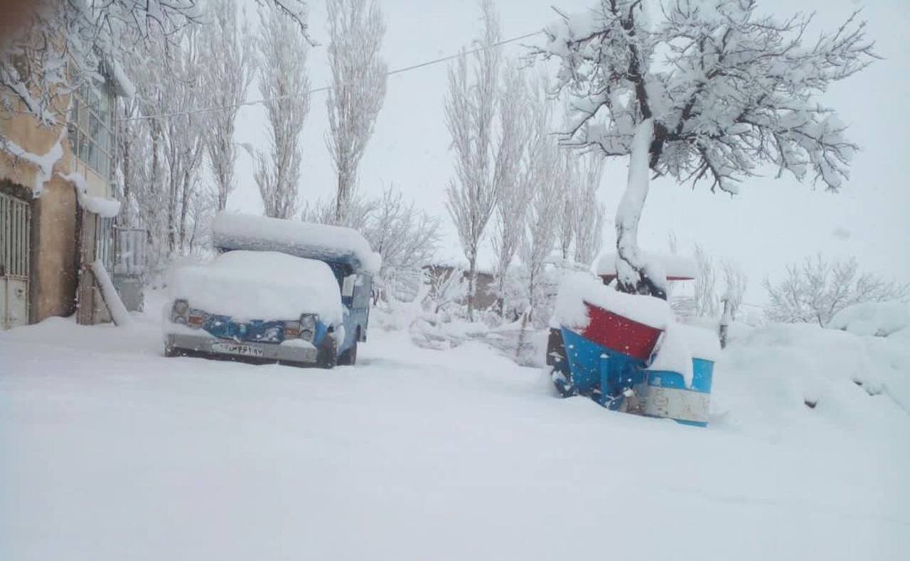 بارش سنگین برف در روستای لهرگین قره پشتلو استان زنجان خبرساز شد.