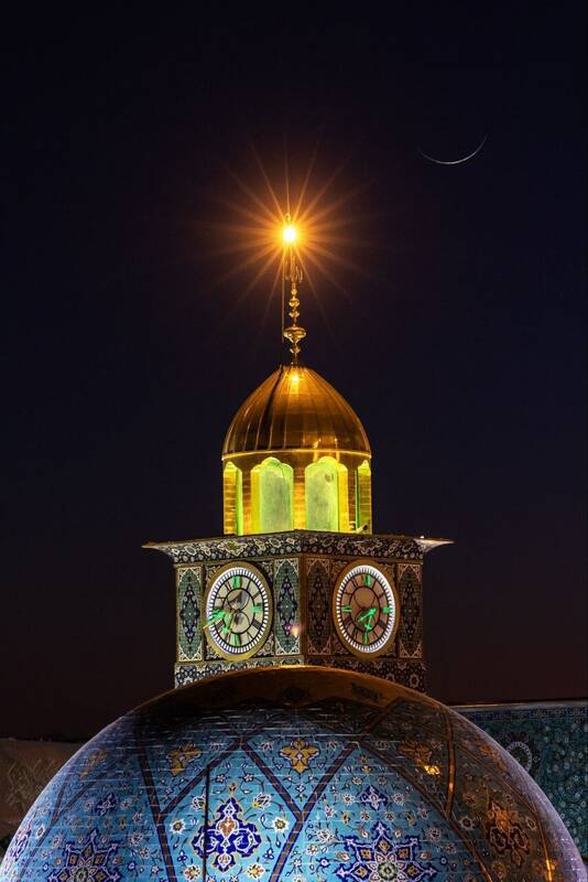  تصاویر زیبا از هلال ماه رمضان بر فراز حرم حضرت عباس(ع)